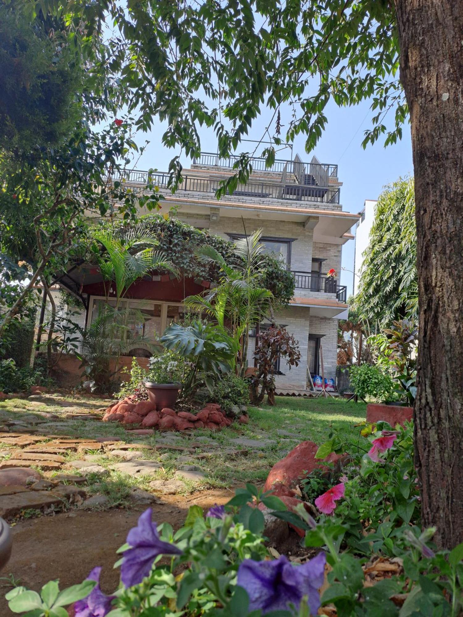 Hotel Cherry Garden